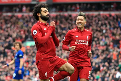 انزلاق جيرارد واحتفال أيقوني لصلاح.. أبرز 11 لقطة في مواجهات ليفربول وتشيلسي